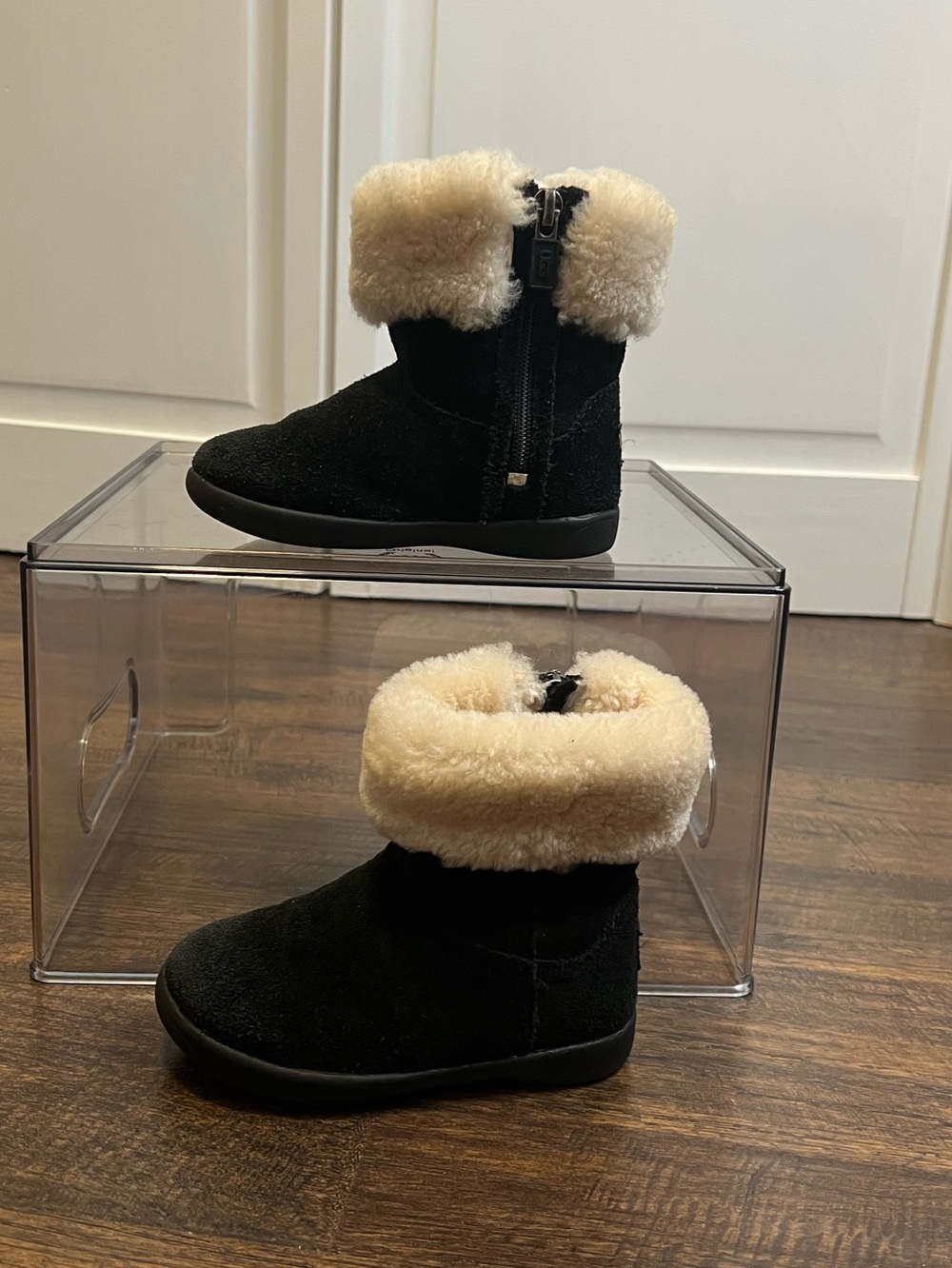 UGG Jorie II Todder Black  Boot with Cream Shearling Cuff Size 6
